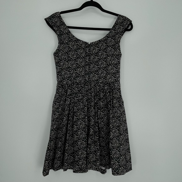 BCBGeneration Women's Black & White Scoop Neck Fit & Flare Mini Dress Size S - Picture 2 of 12